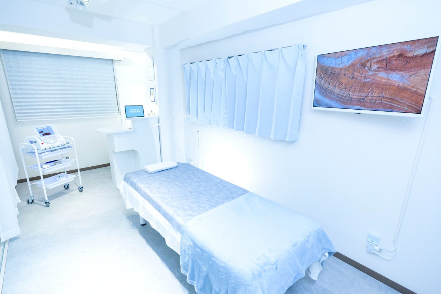 Permanent electrolysis hair removal at ReMove salon in Kashiwa, Chiba, Japan. top image